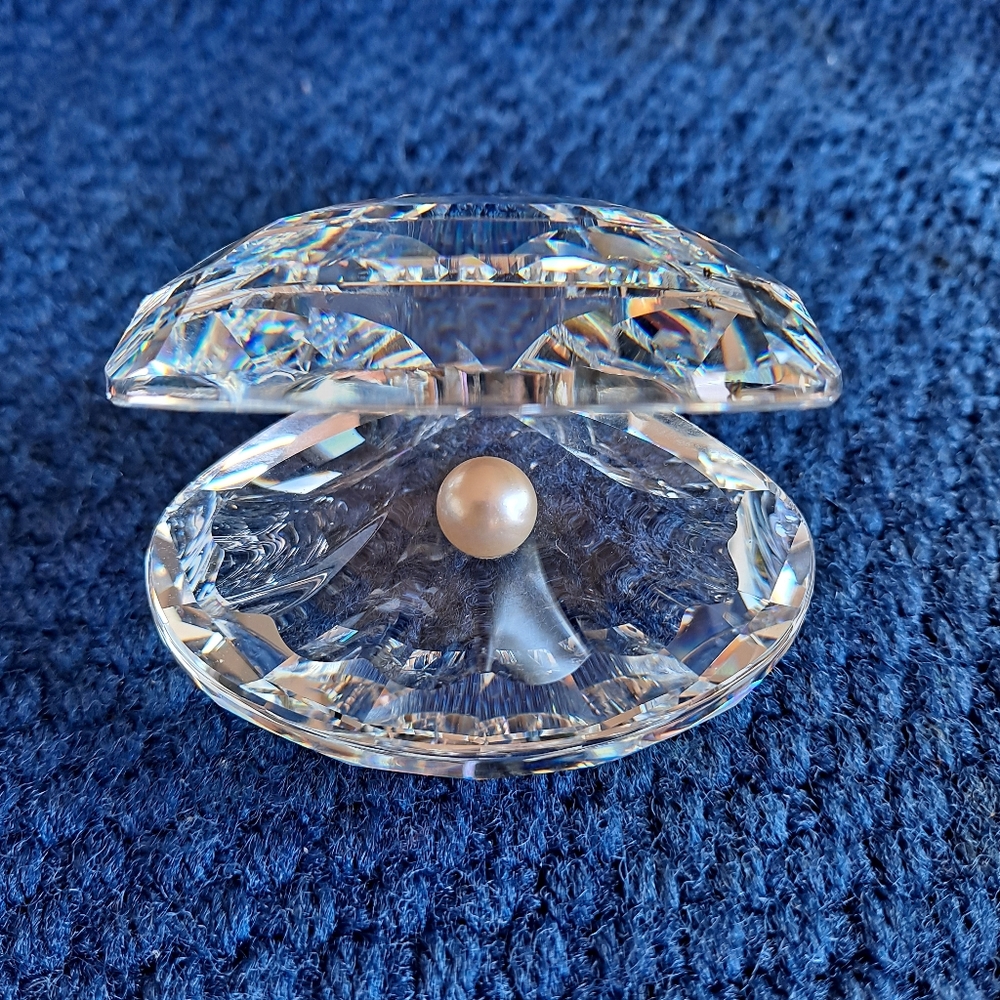 SWAROVSKI Crystal Clam with Large Pearl